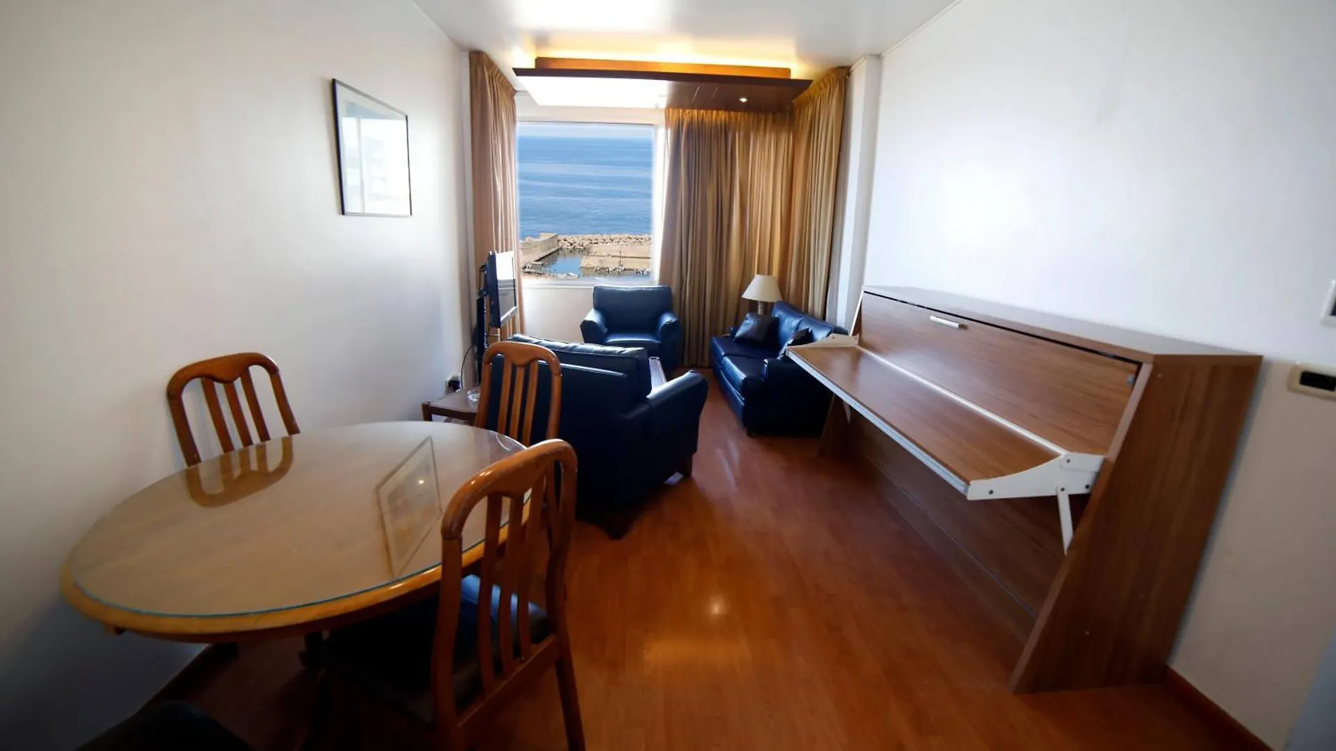 Holiday Home Suites بيروت
