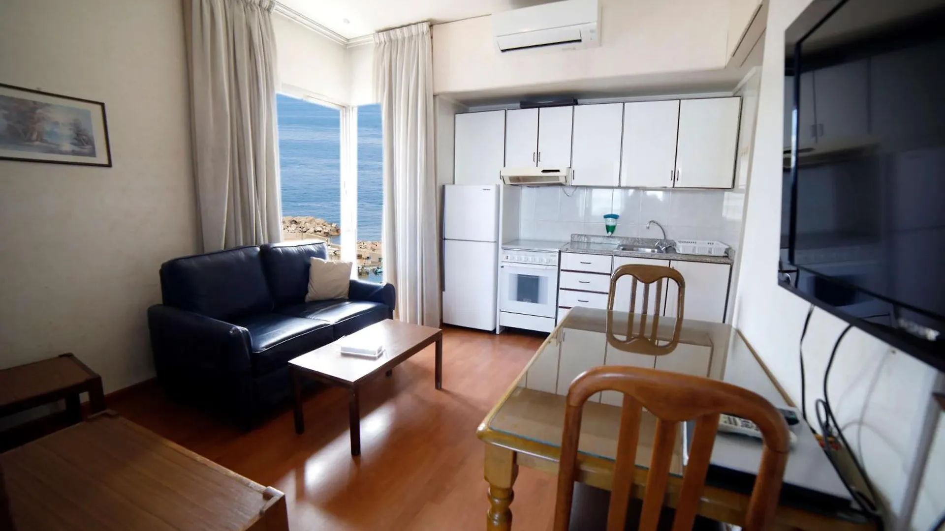 Holiday Home Suites بيروت 4*,