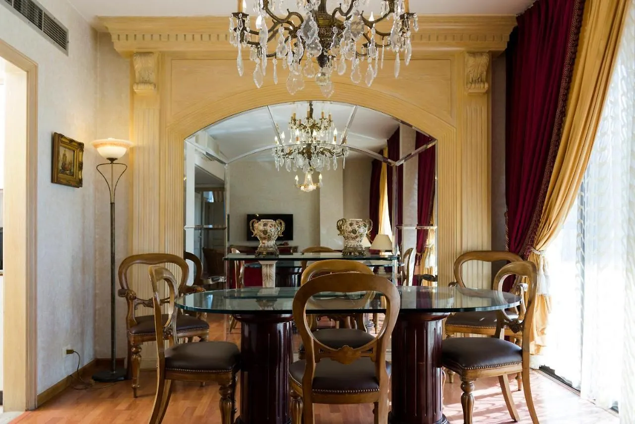 Holiday Home Suites بيروت 4*,  لبنان
