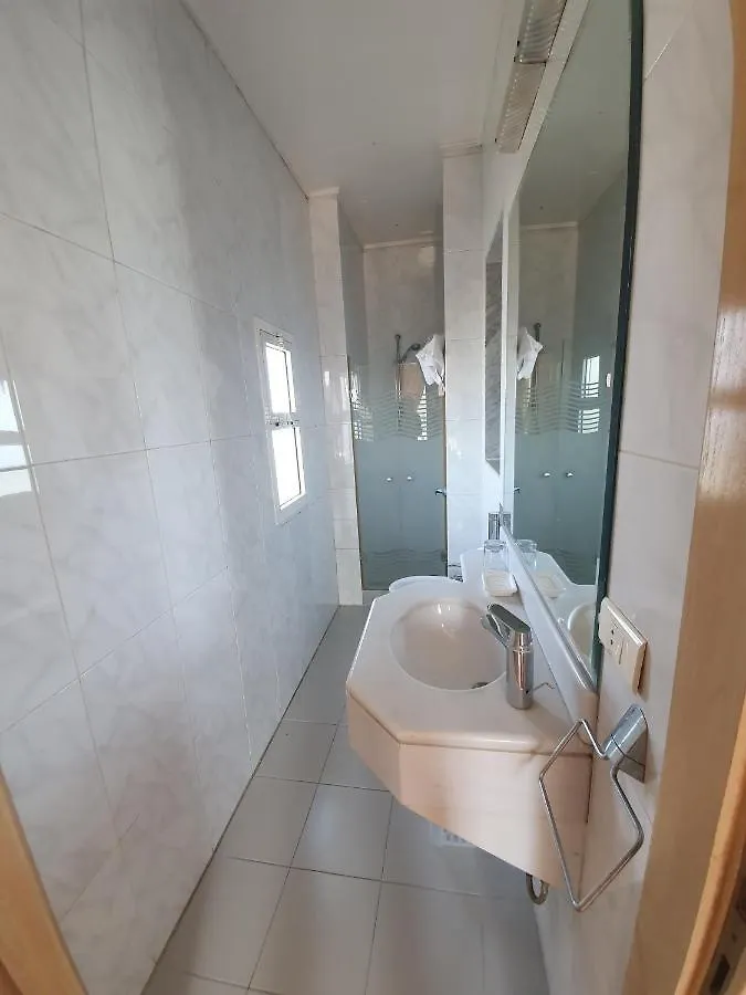 Holiday Home Suites بيروت 4*,
