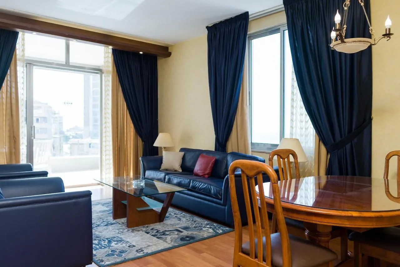 Holiday Home Suites بيروت 4*,