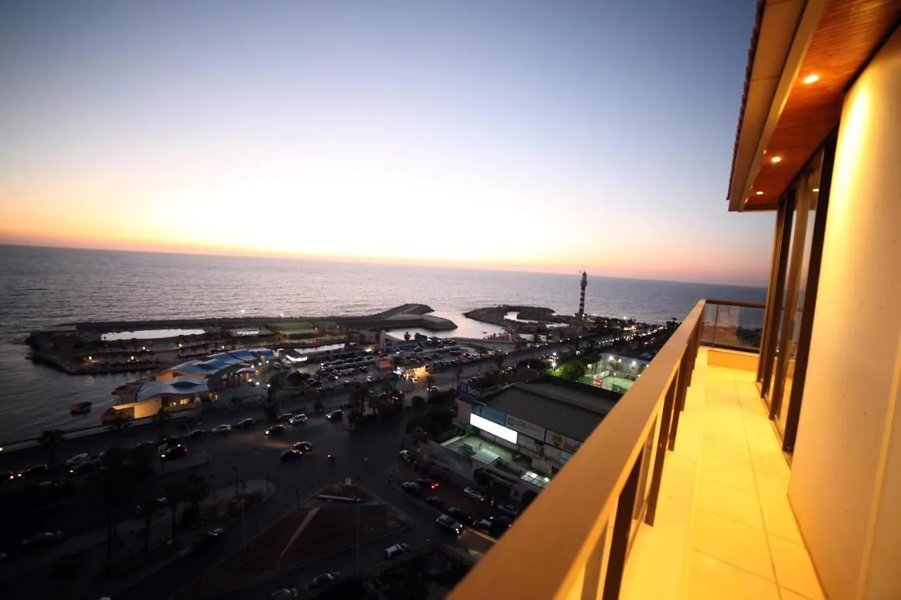 Holiday Home Suites Beirut 4*,