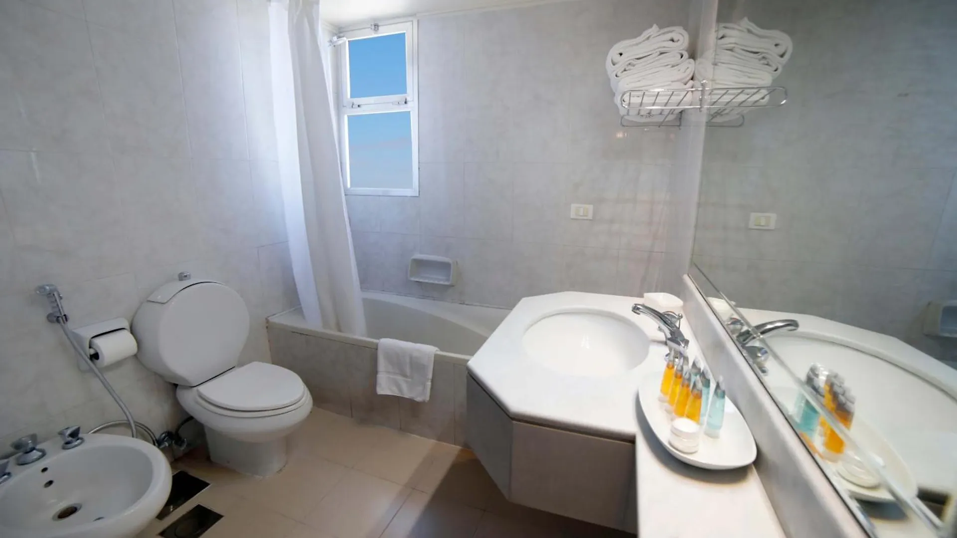Holiday Home Suites بيروت