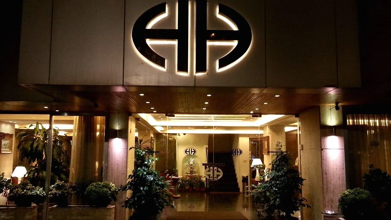 Holiday Home Suites Beirut 4*,  Lebanon
