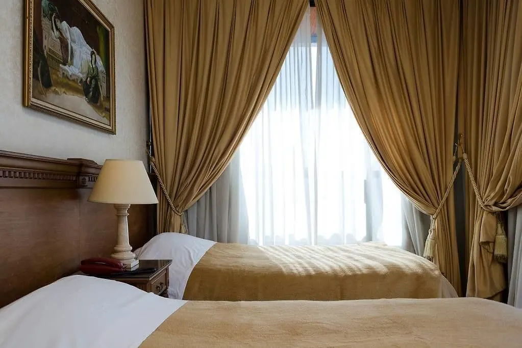 Holiday Home Suites Beirut